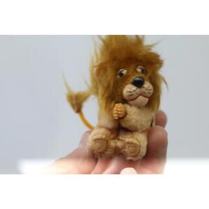 Steiff Small Plush Lion Figurine with Tag PENCIL HUGGER toy clip vintage